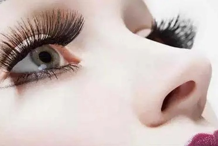 How to make eyelashes longer